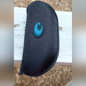 Costa Del Mar black with blue logo zip close sunglasses case with cloth